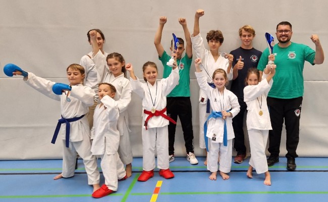 Zwölf Podestplätze für die Karateschule Altstätten