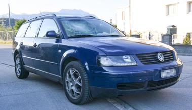 Auto und Töffli stossen zusammen