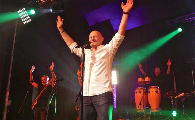 Phil Collins Sound mit Spass und Dudelsack