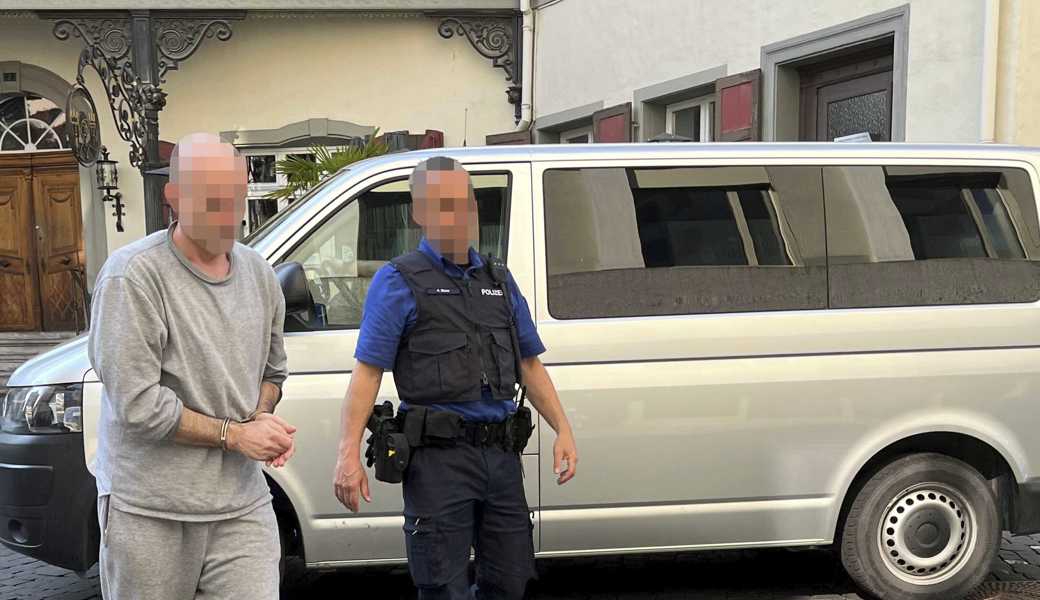 Der Polizist hörte, wie seine eigenen Knochen brachen