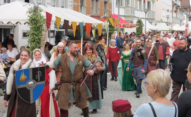 Beim prächtigen Marktspektakel im Städtli schwelgten die Gäste in Mittelalter-Nostalgie