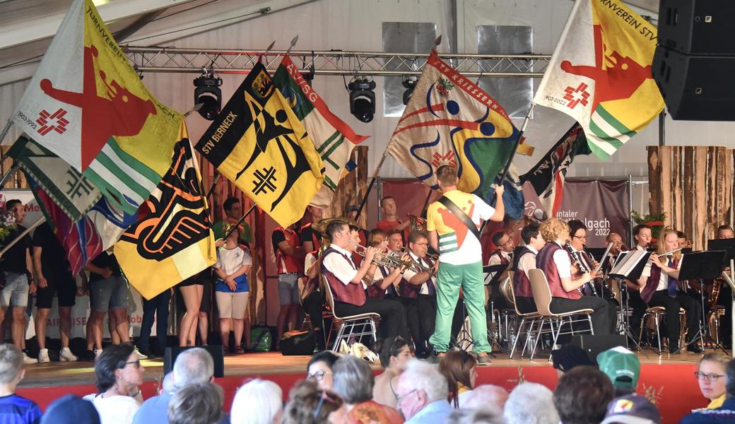 Der STV Balgach genoss an der Fahnenweihe die Gesellschaft der benachbarten Vereine.