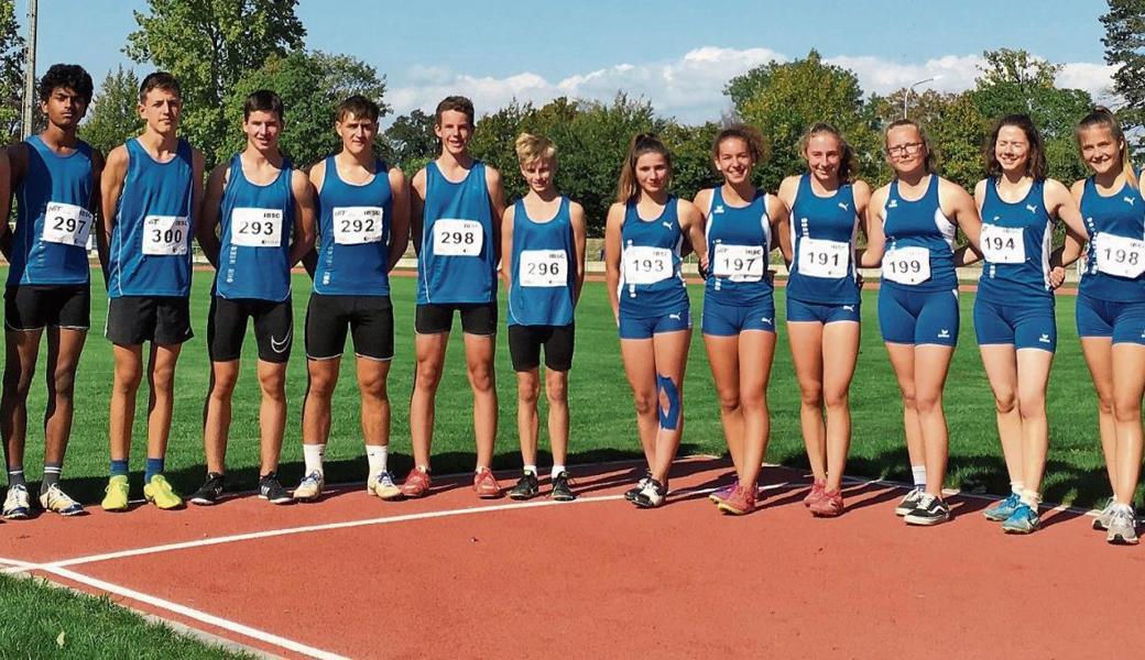 Erfolgreiche Sportlerinnen und Sportler der OMR Heerbrugg (von links): Antonio Vuco, Dennis Sanchez, Nik Prentner, Keshavan Lingesvaran, Eluan Zäch, Ramon Frei, Simon Eschenmoser, Sven Dietrich, Simon Buschor, Gioia Kenel, Selena Sorell, Julie Leuenberger, Annalina Ritz, Szonja Kéri, Hanna Sonderegger, Linda Steiger, Valentina Vuco, Johanna Matt und Linda Schmidheiny. 