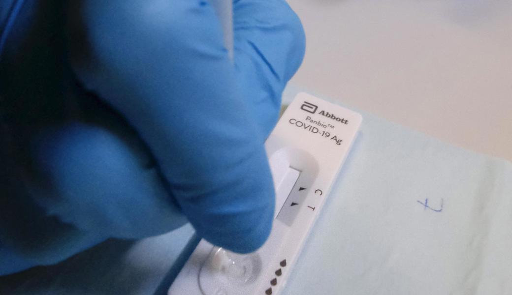 Termine für Antigen-Schnelltests waren vor Ostern kaum noch zu kriegen. Ab heute dürfte sich die Lage entspannen. Auch im Spital Altstätten sind Schnelltests für symptomfreie Personen möglich. Eine Voranmeldung ist stets erforderlich. 