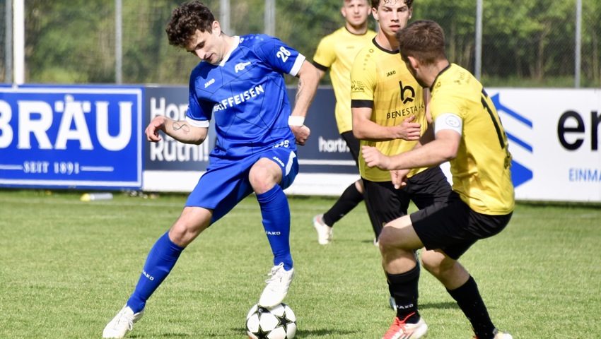 Die Rüthner (in Blau Mattia Sbocchi) können an Pfingstmontag in Rebstein aufsteigen. Die Rüthner (in Blau Mattia Sbocchi) können an Pfingstmontag in Rebstein aufsteigen.