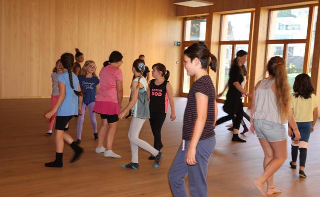 Tanzen im Ferienpass-Tanztheater
