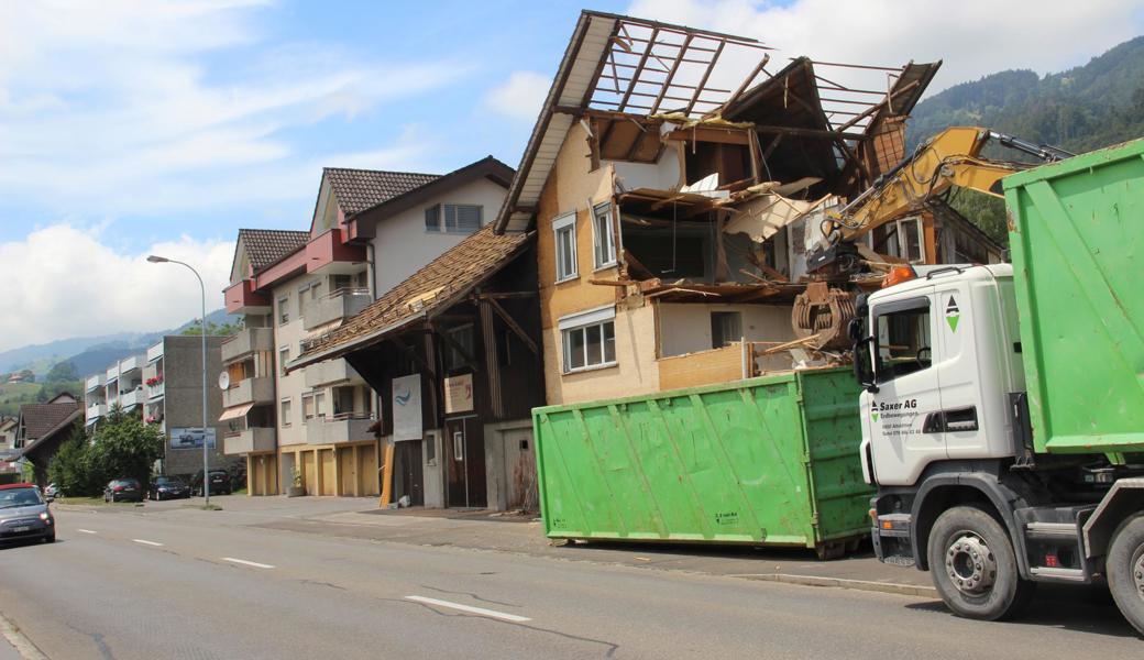 An Rebsteins Staatsstrasse wird Altes durch Neues ersetzt.