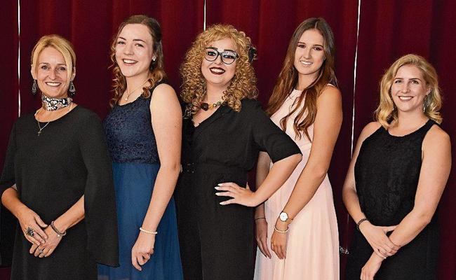 Fünf Rheintalerinnen feiern HF-Diplom