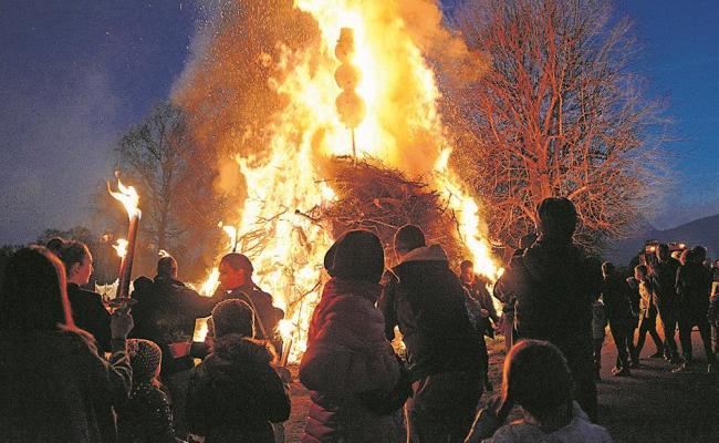 Fackeln und Scheiterhaufen waren in Sichtweite