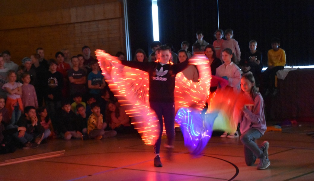 Oriental Pop Dance mit brillanten Lichteffekten