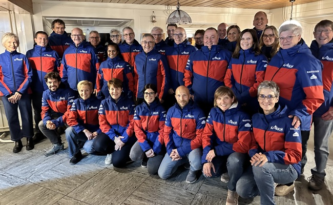 Skiclub Kamor präsentiert neue Vereinsjacke