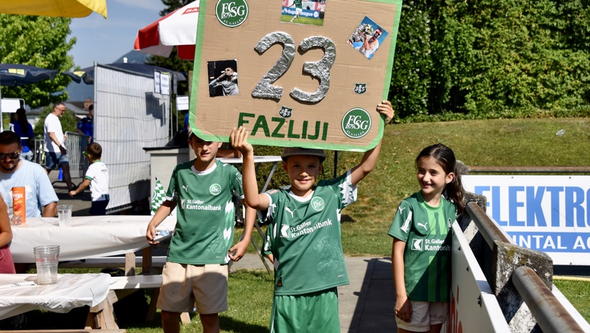 Betim Fazliji hatte seinen eigenen Fanclub dabei.