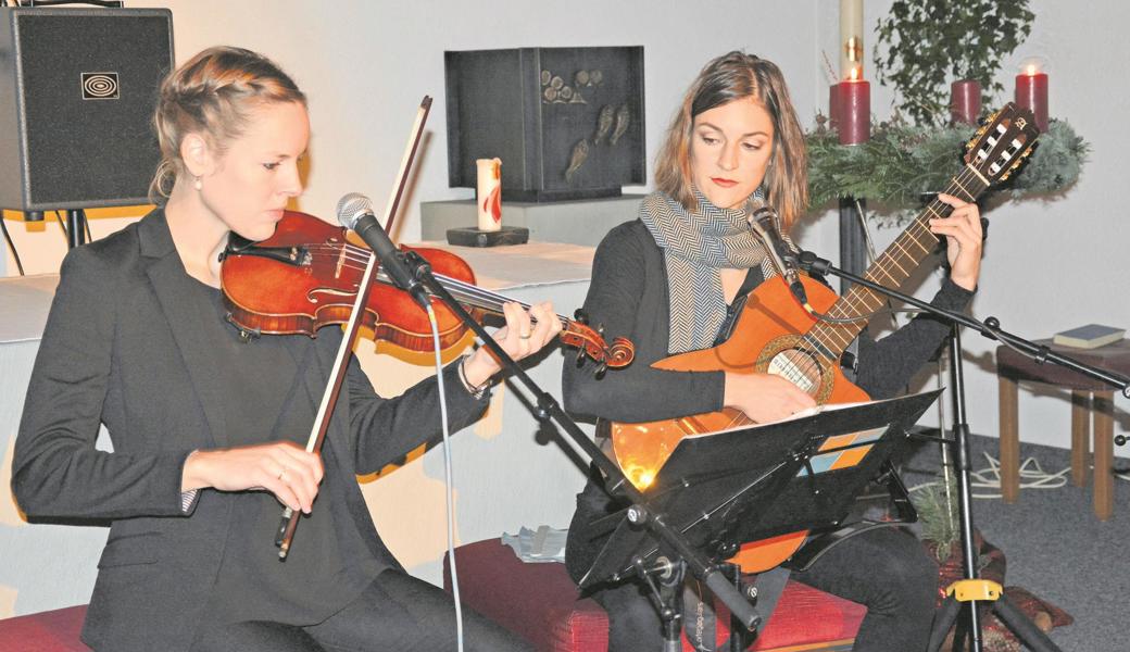 Patricia und Stefanie Fehr boten an der speziellen Lesung den passenden Rahmen.
