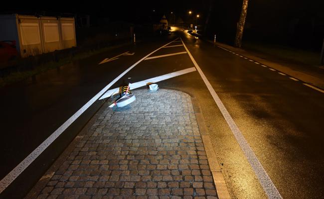 In Inselschutzpfosten geprallt