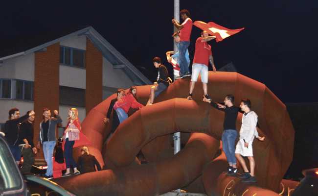 Lobpreisung: Was politisch oft misslang, erreichen nun Fussballfans