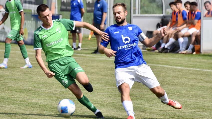 Das Hinspiel zwischen Rebstein (in Grün) und Widnau II war hart umkämpft und endete 2:0 für den FCR.