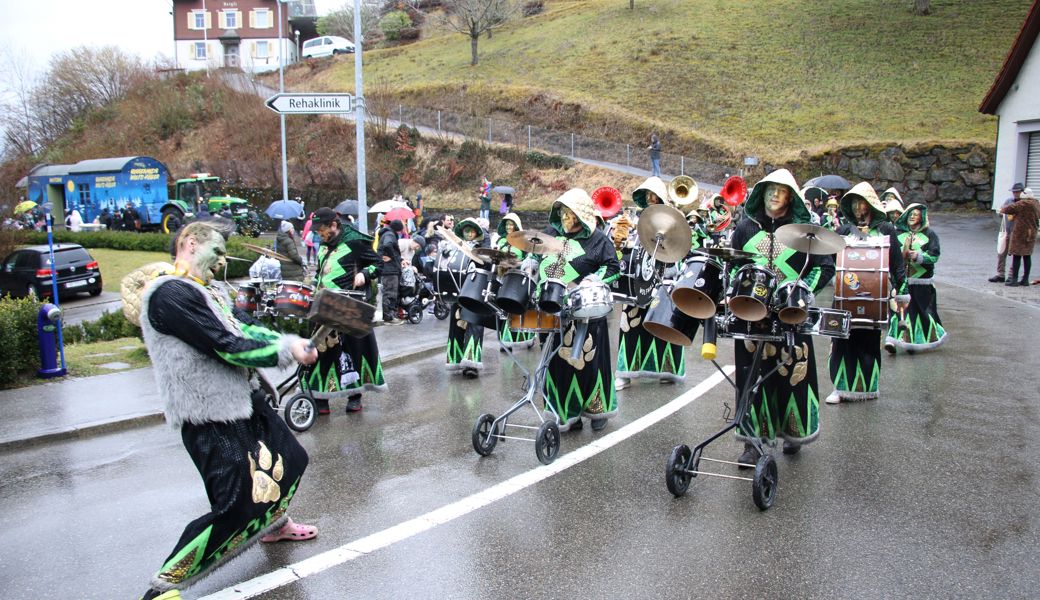 Chrüter-Häxä, Nuklear-Spränger und Wolfs-Hüüler: Walzenhausen beendet die Fasnachtssaison