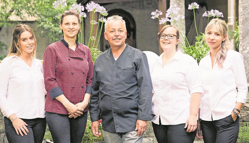 Küchenchef Fritz Tatzl mit seinem Team.