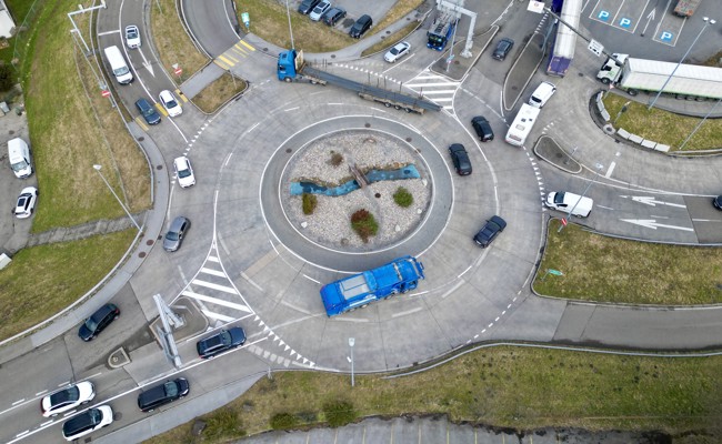 Kreisel bei der Autobahn: Ohne Ampelanlage und mit Turbokreisel läuft es besser