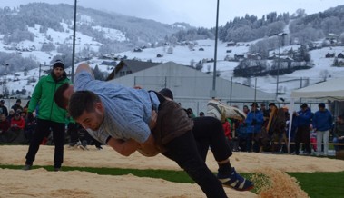 Fabian Ulmann holt bei seinem ersten Kranzfest der Saison seinen zehnten Karrierekranz
