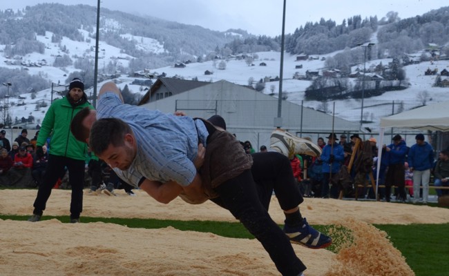 Fabian Ulmann holt bei seinem ersten Kranzfest der Saison seinen zehnten Karrierekranz