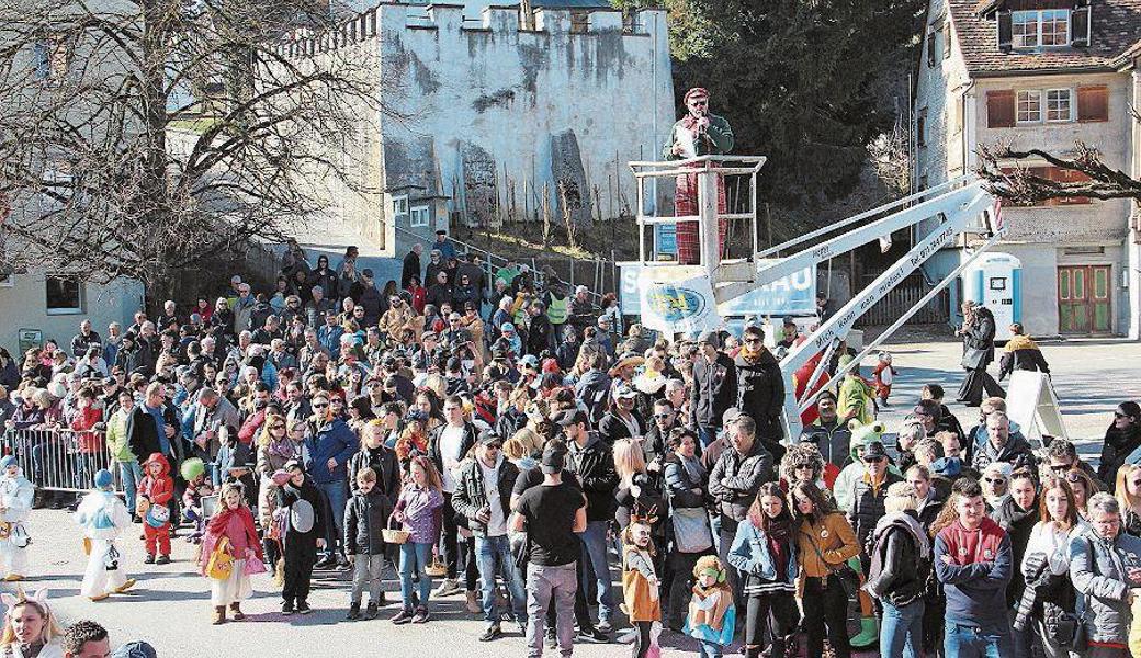 Wie jedes Jahr war der Rebschter Fasnachtsumzug mit 45 teilnehmenden Gruppen ein Publikumsmagnet.