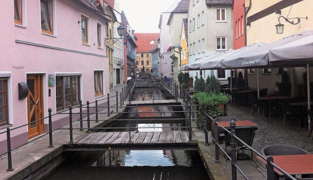 Der Bach zieht sich quer durch die schöne Altstadt. 