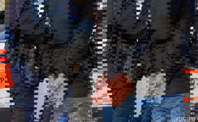 Ein Mann wollte am helllichten Tag in eine Firma einbrechen, doch die Mitarbeitenden hielten ihn fest