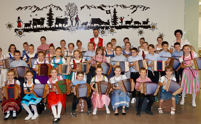 Nicolas Senn, Priska Seitz und 36 Musikschüler begeistern