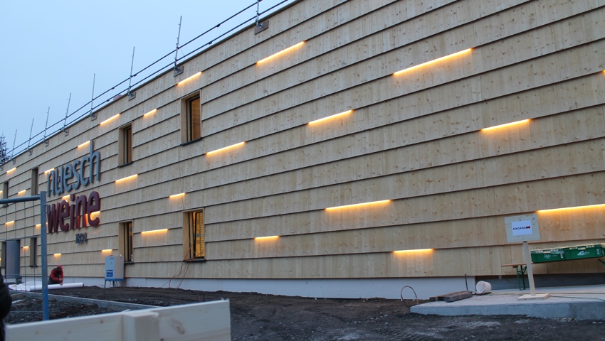 Nüesch Weine feierte Aufrichtefest: Bald ist der Neubau bezugsbereit Nüesch Weine feierte Aufrichtefest: Bald ist der Neubau bezugsbereit
