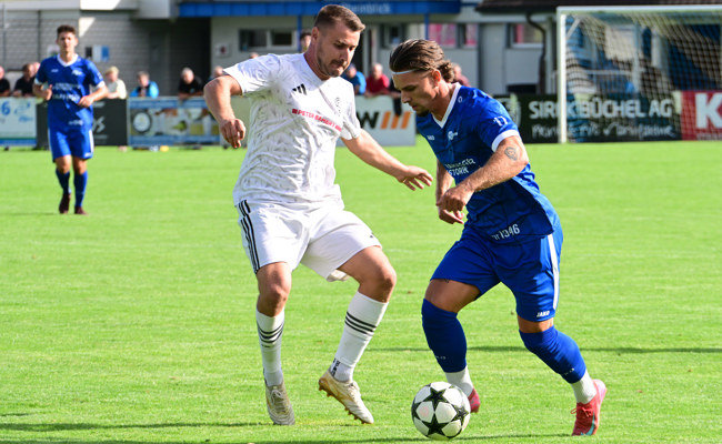 Der FC Rüthi müht sich gegen Aufsteiger Glarus zu einem 1:0-Sieg: Alessandro Kräuchi trifft herrlich