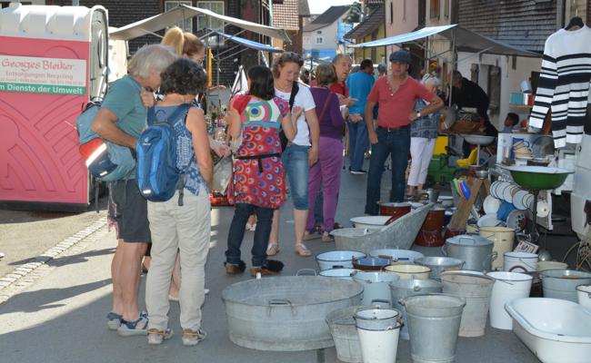 Viele Leute am Trödlertag