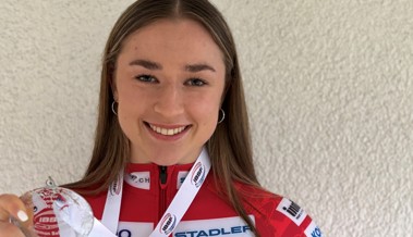 Anschieberin Julie Leuenberger gewinnt WM-Silber und beendet eine schwierige Saison erfolgreich