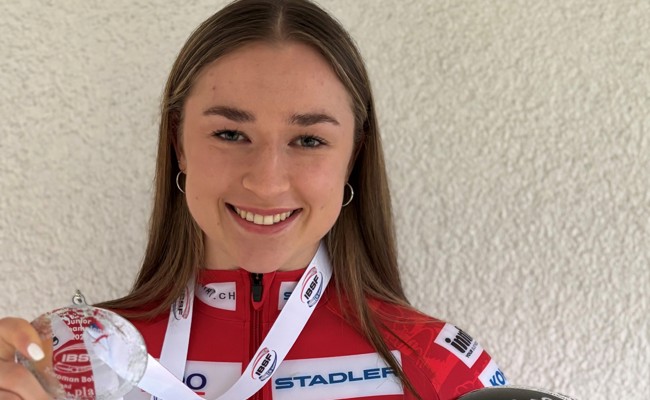 Anschieberin Julie Leuenberger gewinnt WM-Silber und beendet eine schwierige Saison erfolgreich