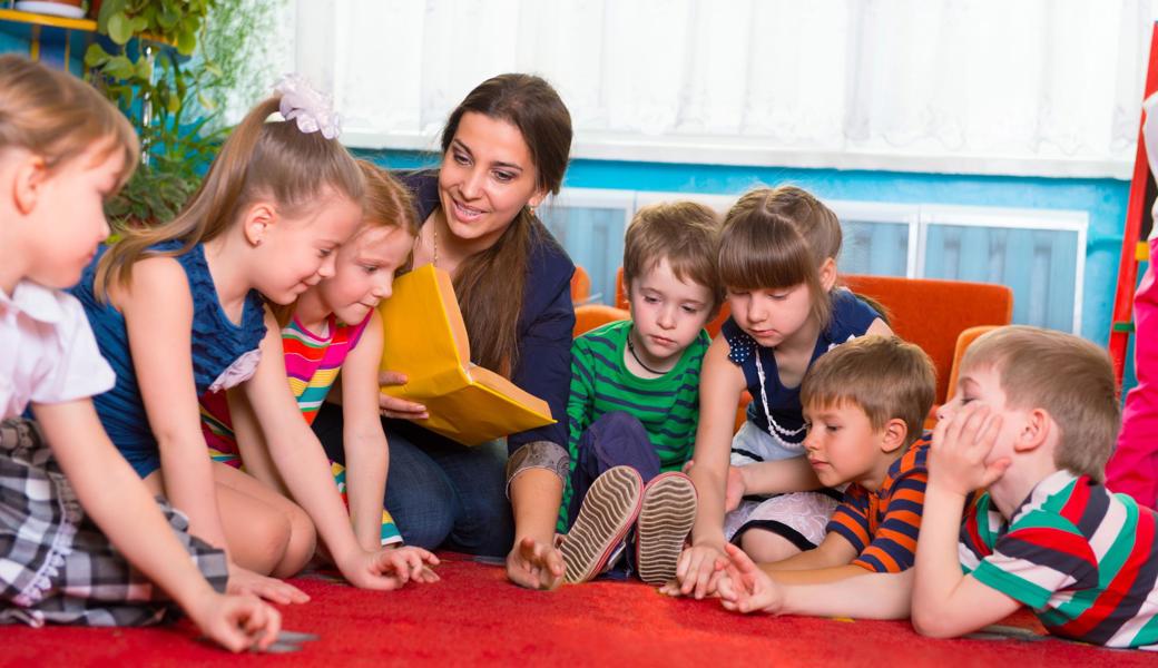 Geschichten hören alle Kinder gern.