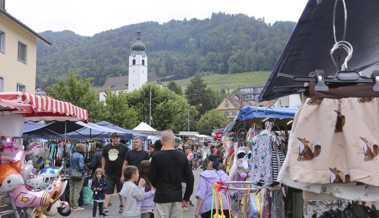 Attraktive Bahnen und Stände an der Balger Kilbi