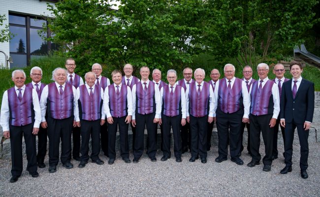 Männerchor singt gemeinsam Lieder aus 130 Jahren Vereinsgeschichte