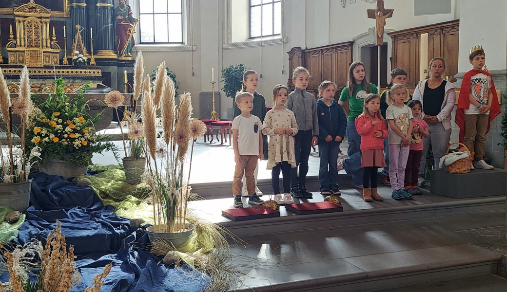 Kinder spielten die Moses Geschichte