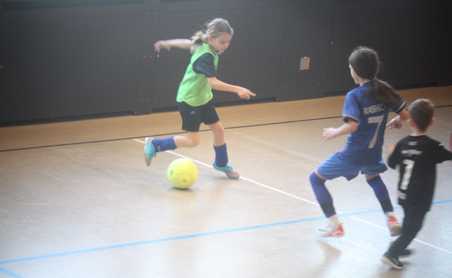 Fussballclub bestritt ein internes Hallenturnier