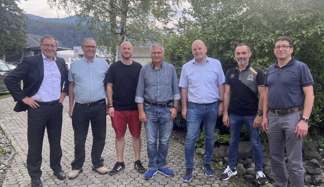 Nationalrat Roland Rino Büchel (v. l.) mit den Nominierten Alexander Baumgartner, Silvan Mattle, Lukas Mattle, Jürg Bruhin, Christoph Loher und Peter Hutter.