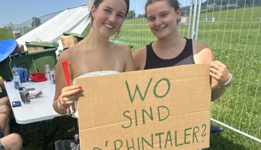 Immer im Openair-Gepäck mit dabei: Bierpong, Wasser und Aromat