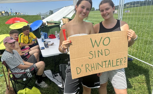 Immer im Openair-Gepäck mit dabei: Bierpong, Wasser und Aromat