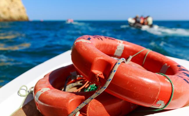 Stichwort: Das Regal mit Rettungsringen ist leer