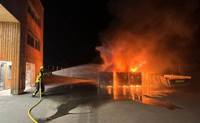 Elektroschrott in Brand geraten - Schaden auch am Werkhof
