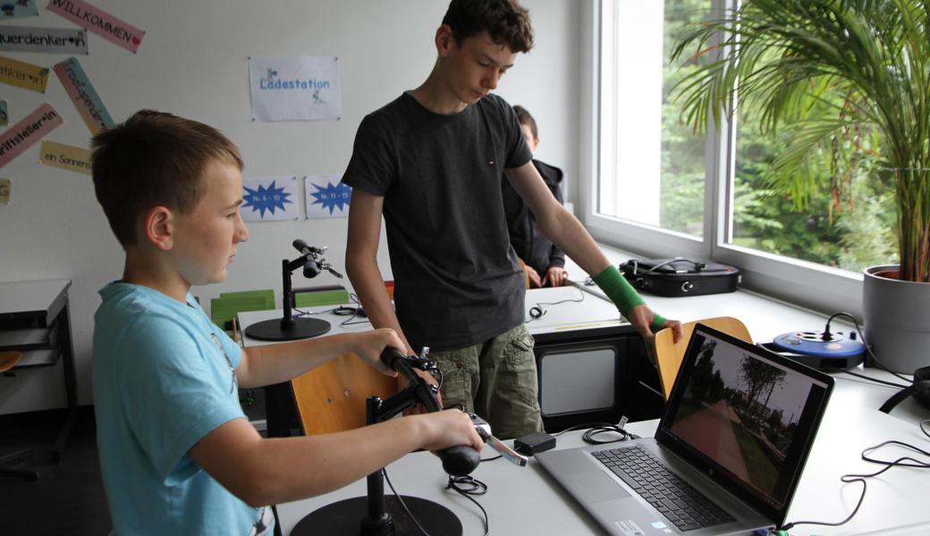 Auf unerwartete Gefahren im Reaktionstest musste mit bremsen reagiert werden . Auf unerwartete Gefahren im Reaktionstest musste mit bremsen reagiert werden .