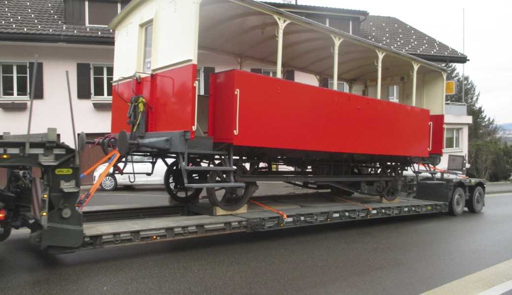 Ein aus dem Gründungsjahr 1875 stammender Wagen der «Häädler Bahn» wurde beim Restaurant Hohe Lust in Lutzenberg vom Fotografen im Bild festgehalten. 