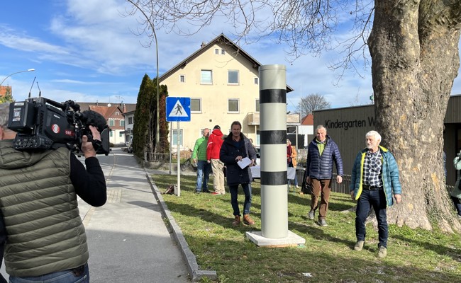 Überraschungsaktion: Bürgerinitiative stellt zwei Radarattrappen auf