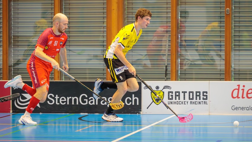 Lasse Paus im Duell mit dem Schweizer Nationalspieler Jan Zaugg. Lasse Paus im Duell mit dem Schweizer Nationalspieler Jan Zaugg.