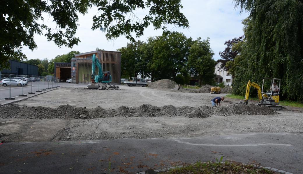 Am Montag fuhren die Bagger am Parkweg auf dem Viscoseareal auf.