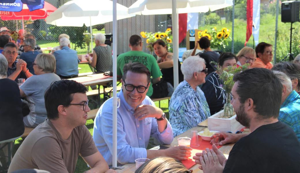 Festredner Benedikt Würth, hier mit Rhema-Leiter Simon Büchel (links), reiht sich ein in eine ganze Reihe namhafter Rüthner Festredner, denen Rüthi bestens vertraut ist.